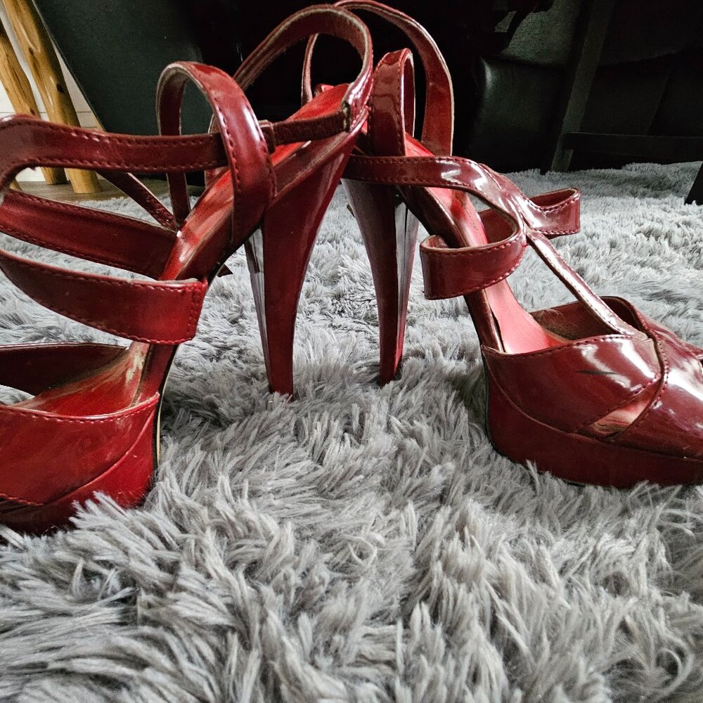 Sexy 6" red heels, size 8